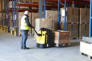 New Hyster P1.6-2.2 Pallet Truck_Warehouse Application-3