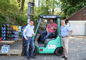 Björn Schauenburg, Andre Hoch und Bernd Bläsing analysierten gemeinsam den Bedarf des Getränkelagers und wählten den passenden Stapler und Lagertechnik.